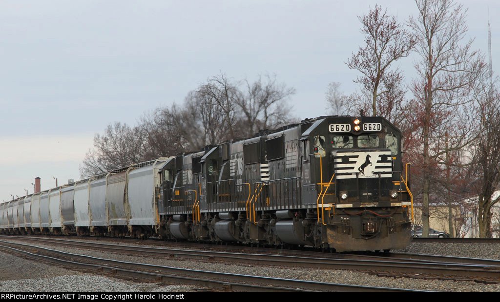 NS 6620 leads 2 other SD60's on train P84